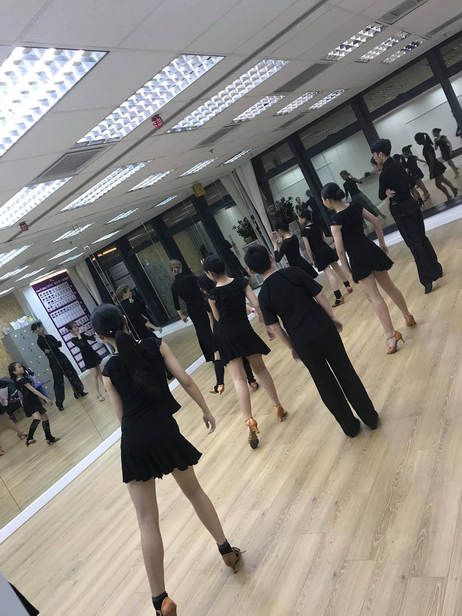 Step Up Dance Studio 拉丁舞學校-旺角分校. Mong Kok