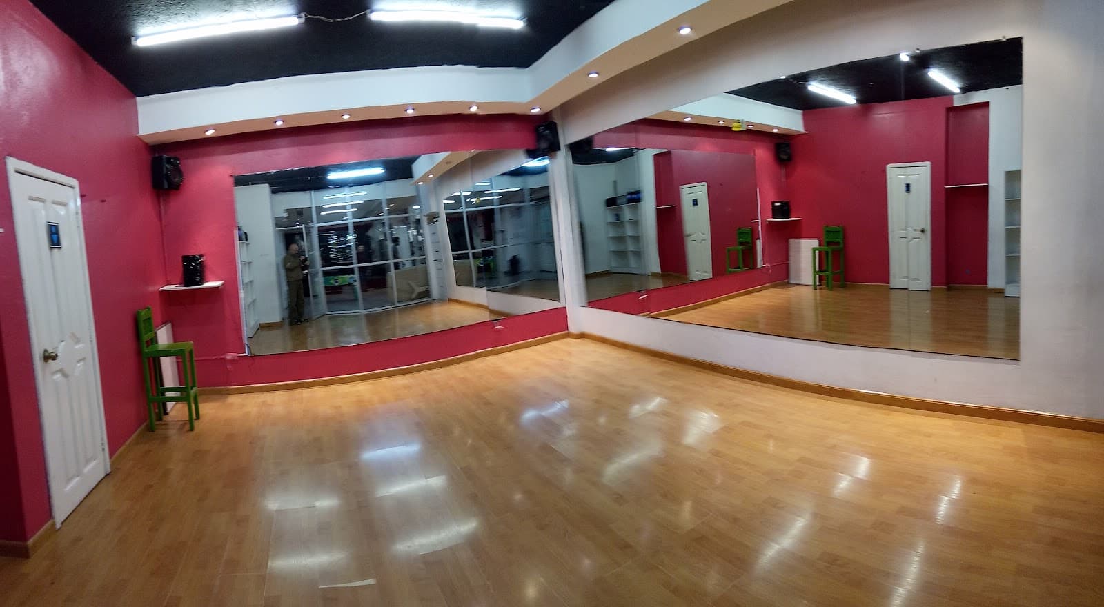 Dancing Mood Estudio De Baile. Quito, PICHINCHA