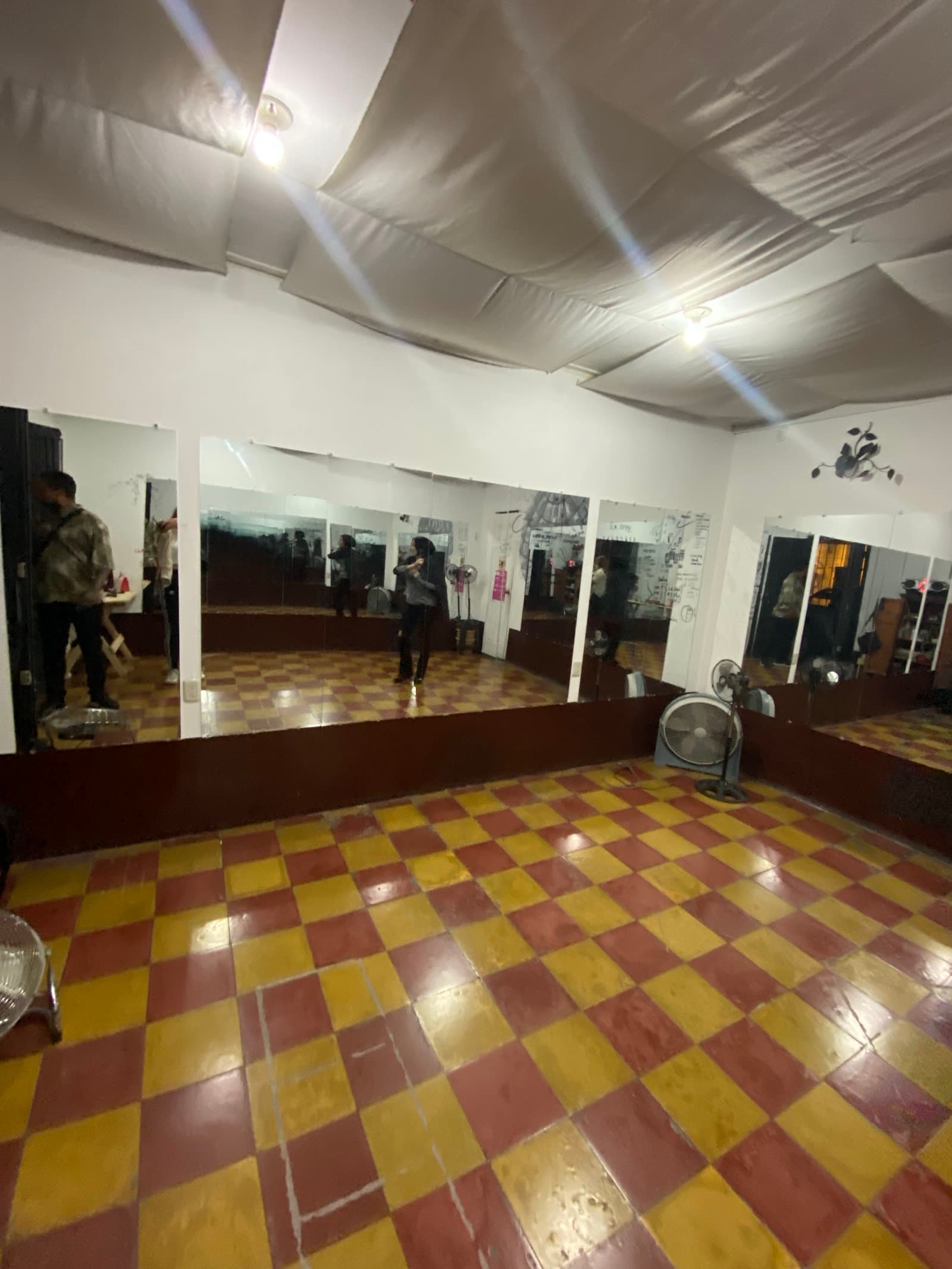 Salsa con Gloria Dance Academy. Antigua Guatemala