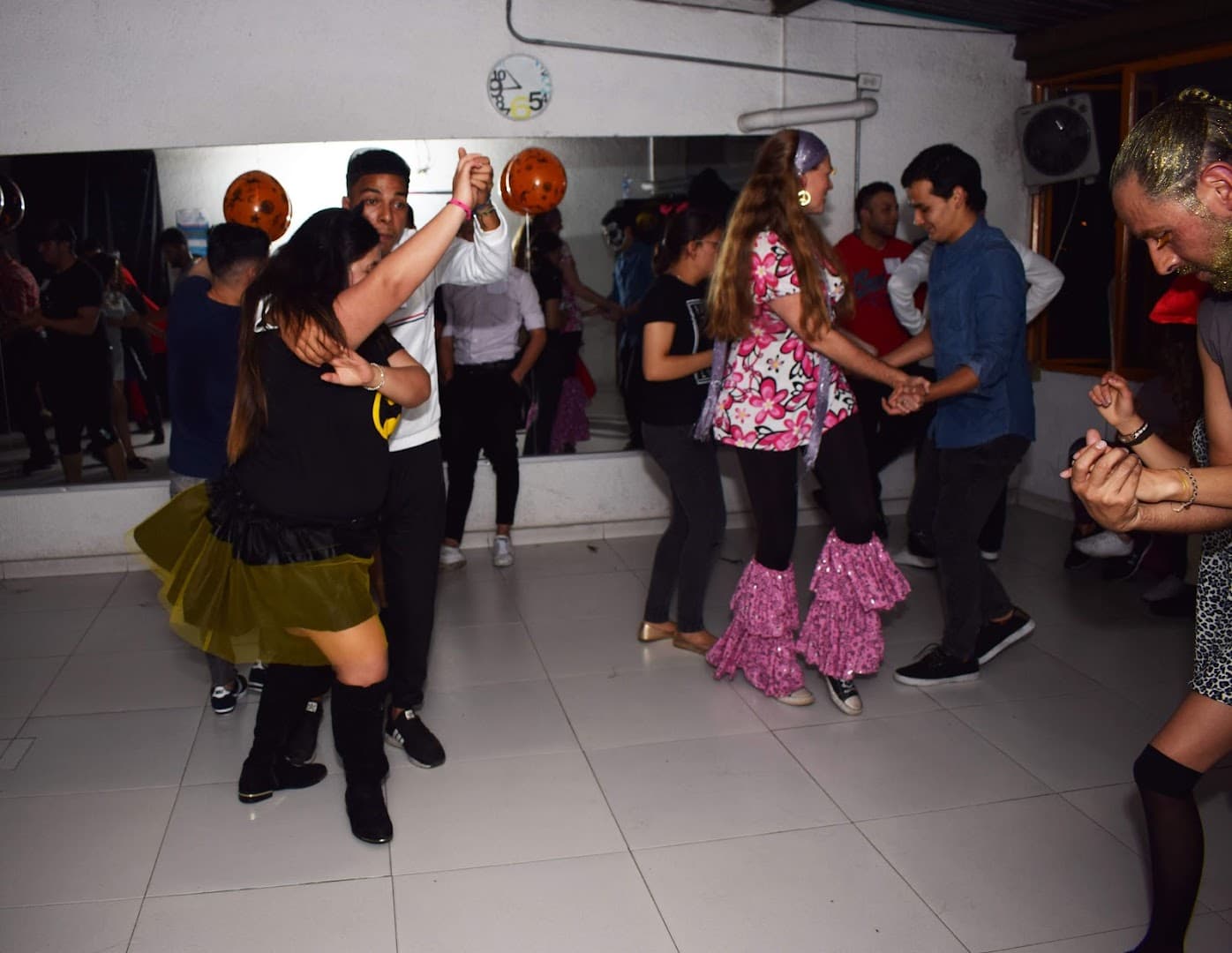 Social Dance Partner - Salsa & Bachata. Bogotá