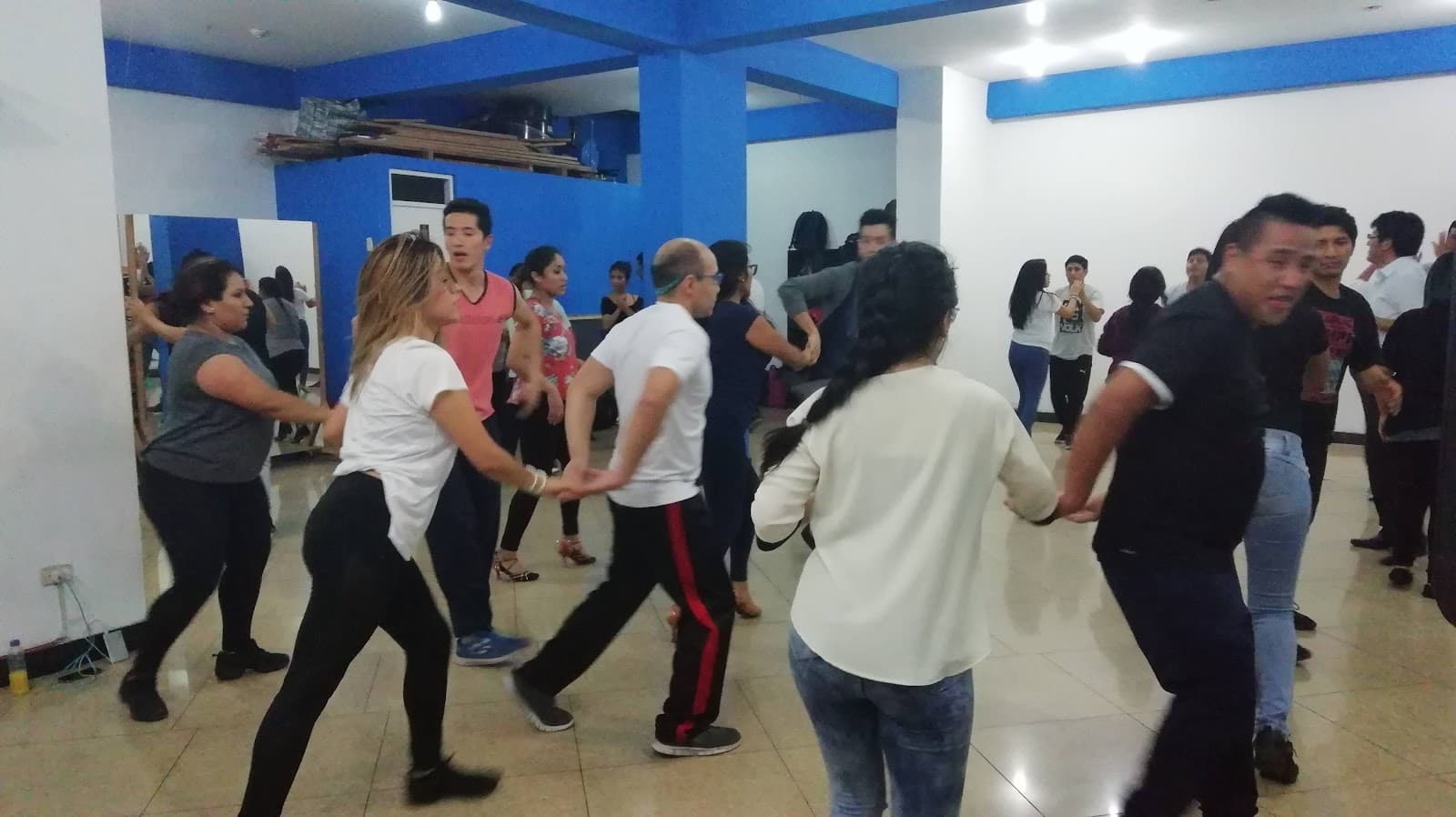 Fusión Latina Escuela de Baile. Breña, LIMA