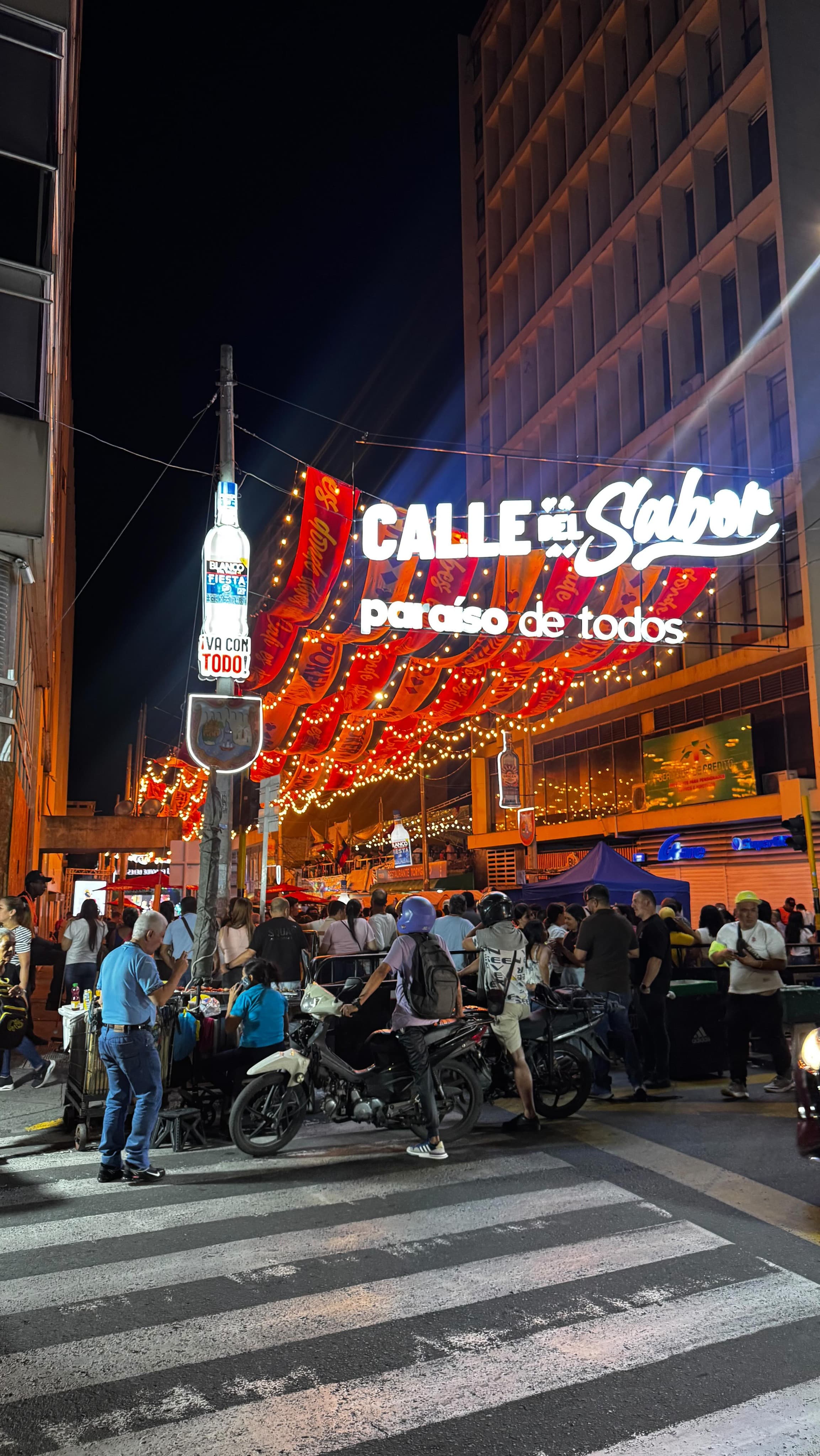 Cali Salsa Pal Mundo. Queens